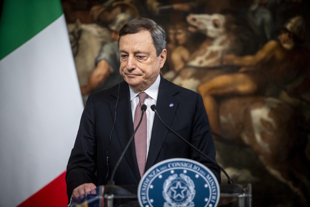Sondaggio Dire-Tecnè: cala ancora la fiducia in Draghi e nel Governo. FdI resta il primo partito