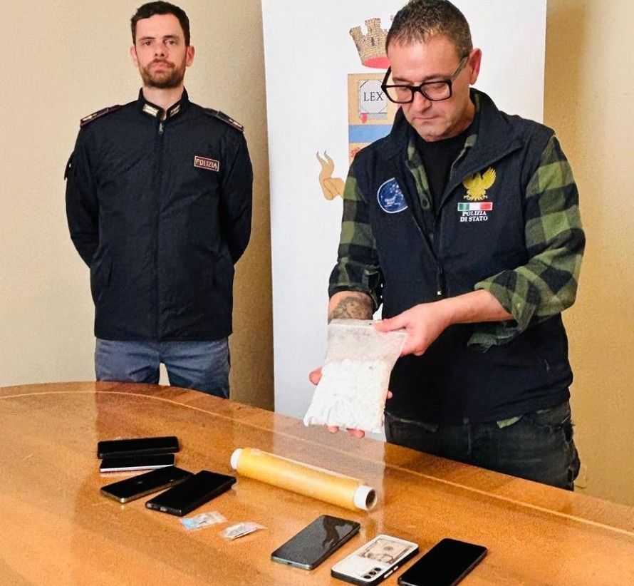 Val d&rsquo;Elsa, scacco allo spaccio: mezzo chilo di cocaina nell'auto, arrestati due giovani