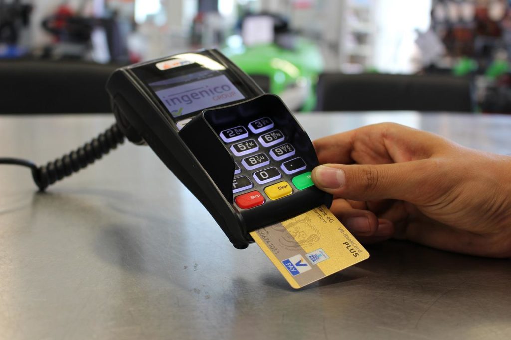Dal 30 giugno scattano le sanzioni per gli esercenti che non fanno pagare con il Pos