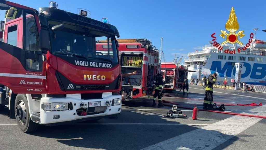 In fiamme traghetto per l'Elba con 300 passeggeri a bordo
