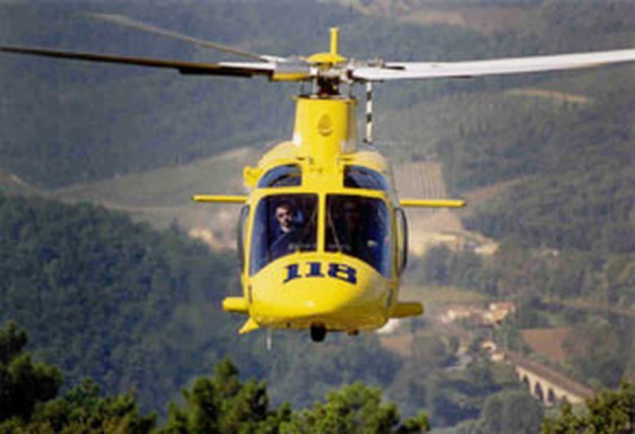 Pegaso 1 in azione: motociclista cade nel bosco a Casole D'Elsa