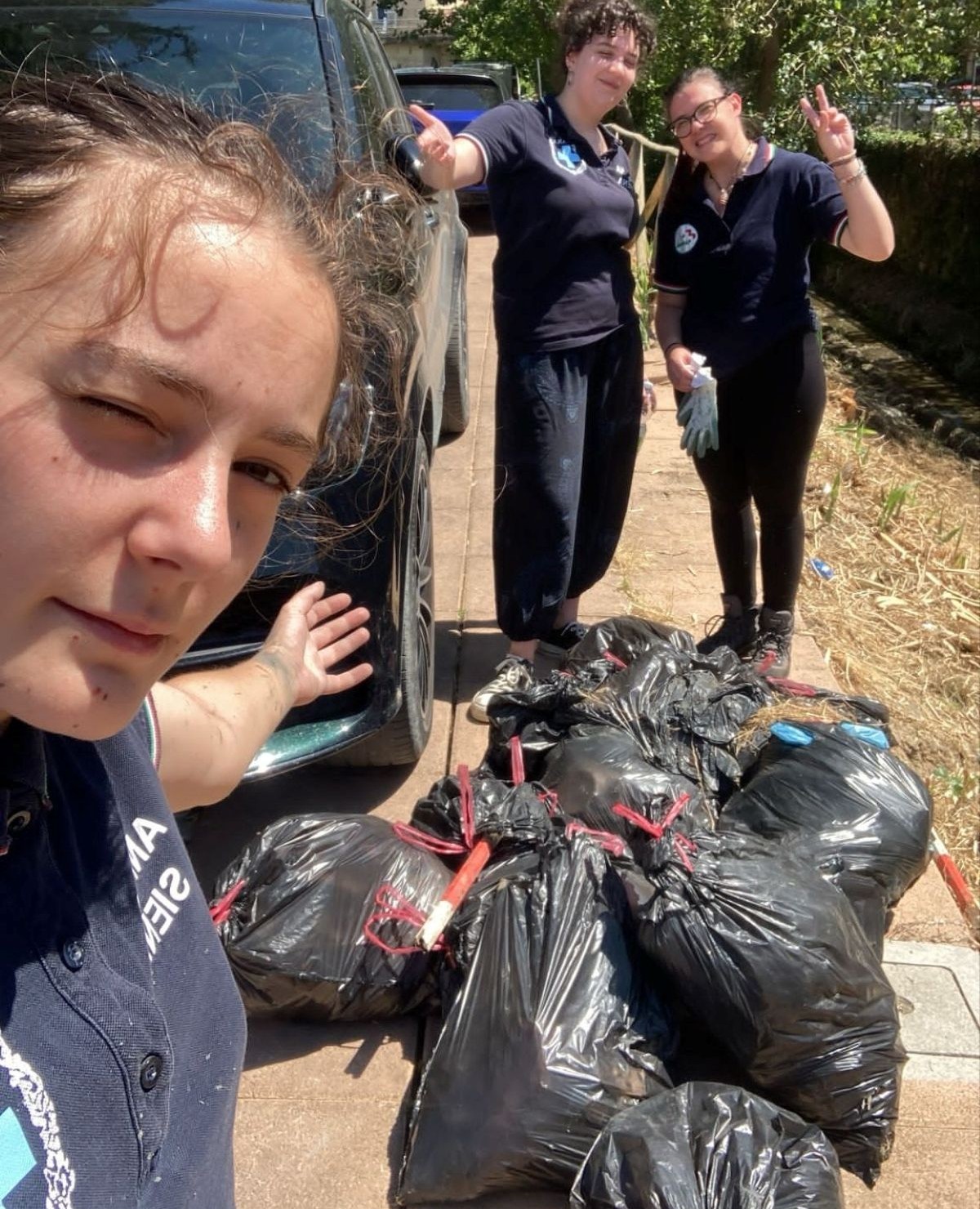 Sul fiume Elsa... un mare di rifiuti. Trash mob di Anpana