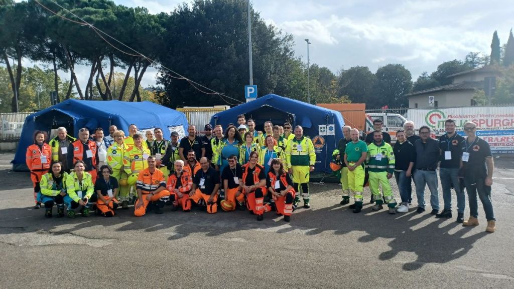 Pullman contro auto, decine di feriti: è una esercitazione