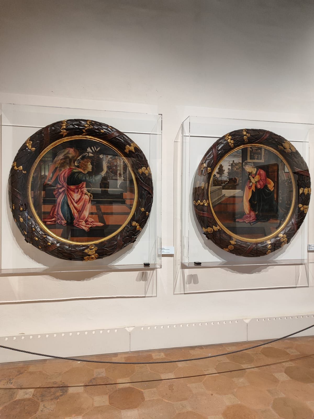 Nella Pinacoteca di San Gimignano tornano esposti due tondi di Filippino Lippi