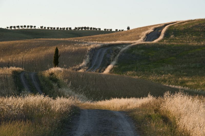Pedalare tra arte e storia: la Val d’Orcia si scopre in bici con il campione Gianni Bugno