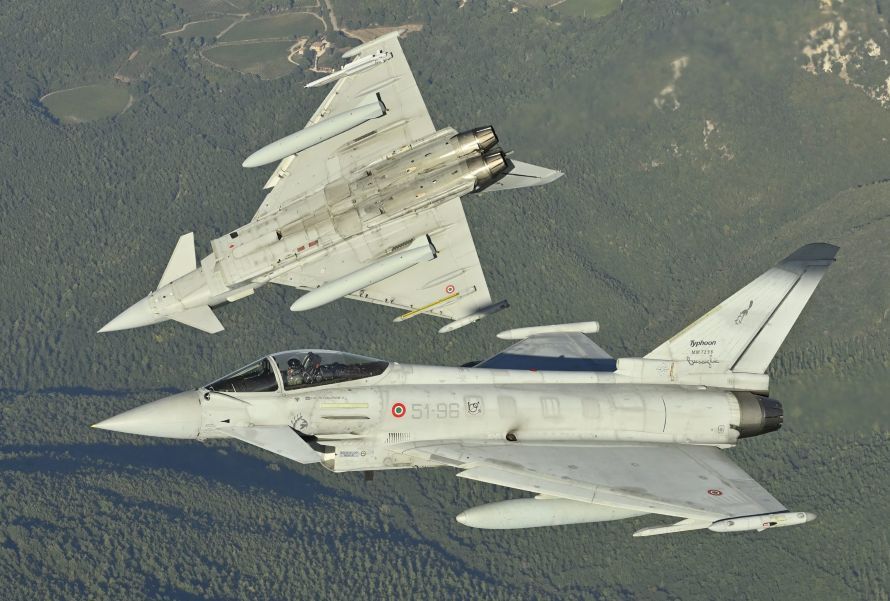 Allarme nei cieli, Eurofighter da Grosseto intercettano un aereo senza contatti radio