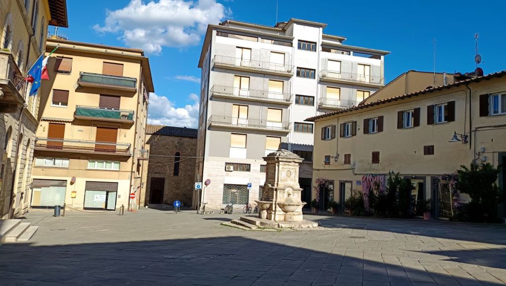 In vendita l'ex palazzo del Comune e del Roncalli: richiesta di 1 milione e 200mila euro