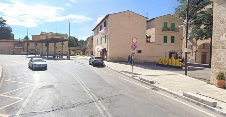 Colle Val d&rsquo;Elsa, studente aggredito sull&rsquo;autobus da quattro giovani: ricoverato con traumi multipli