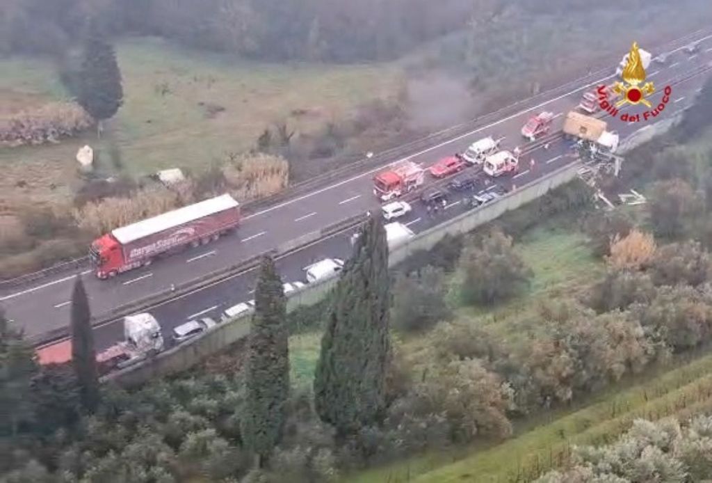 Camion di traverso sulla Fipili: mattinata di caos in entrambe le direzioni