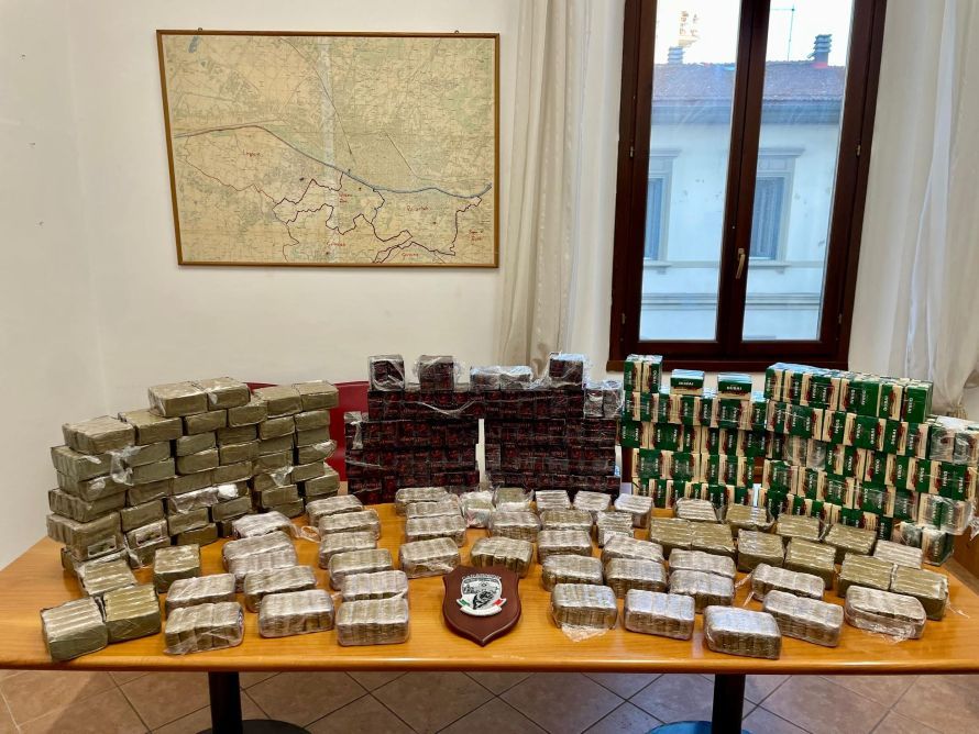 Maxi sequestro di hashish nel fiorentino: arrestati marito e moglie italiana