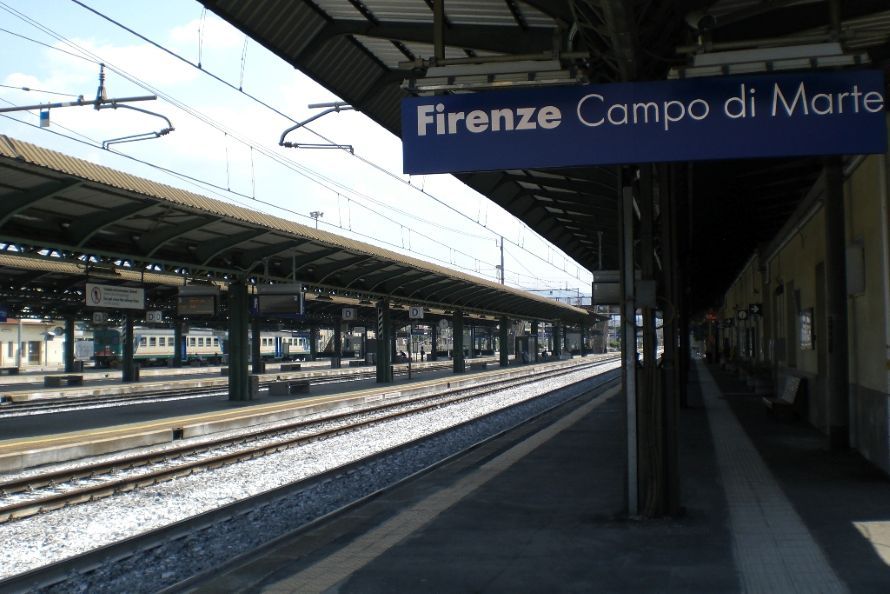 Tentato suicidio alla stazione di Firenze Campo di Marte: uomo investito da treno, circolazione ferroviaria in tilt