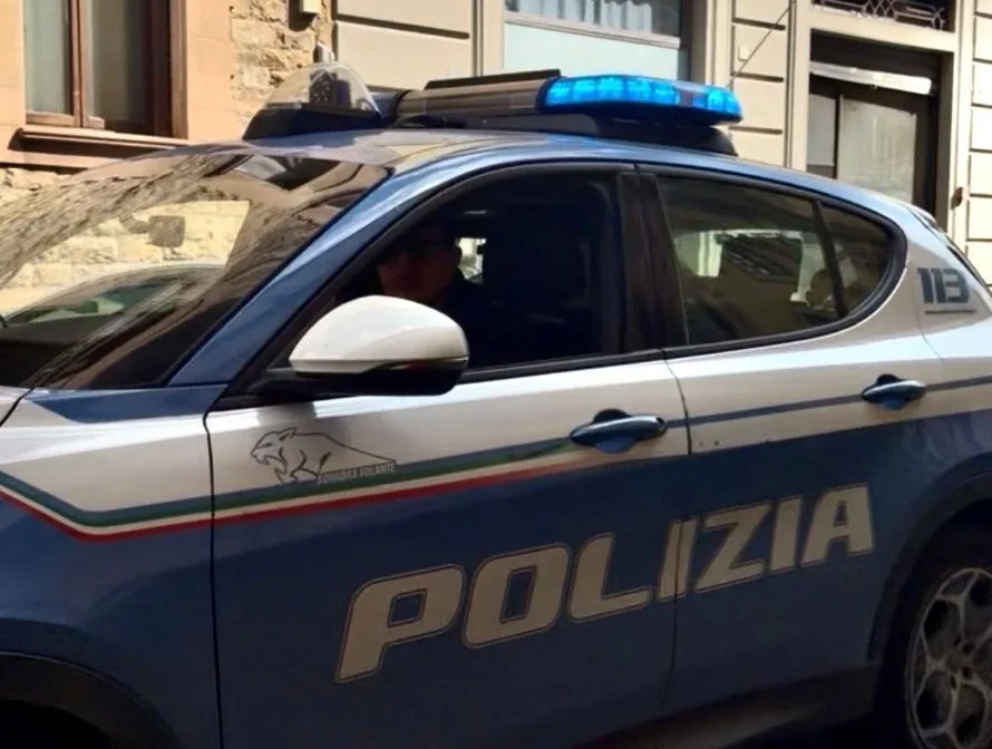 Firenze, fugge all'alt in scooter contromano: arrestato 46enne dopo l'inseguimento della Polizia