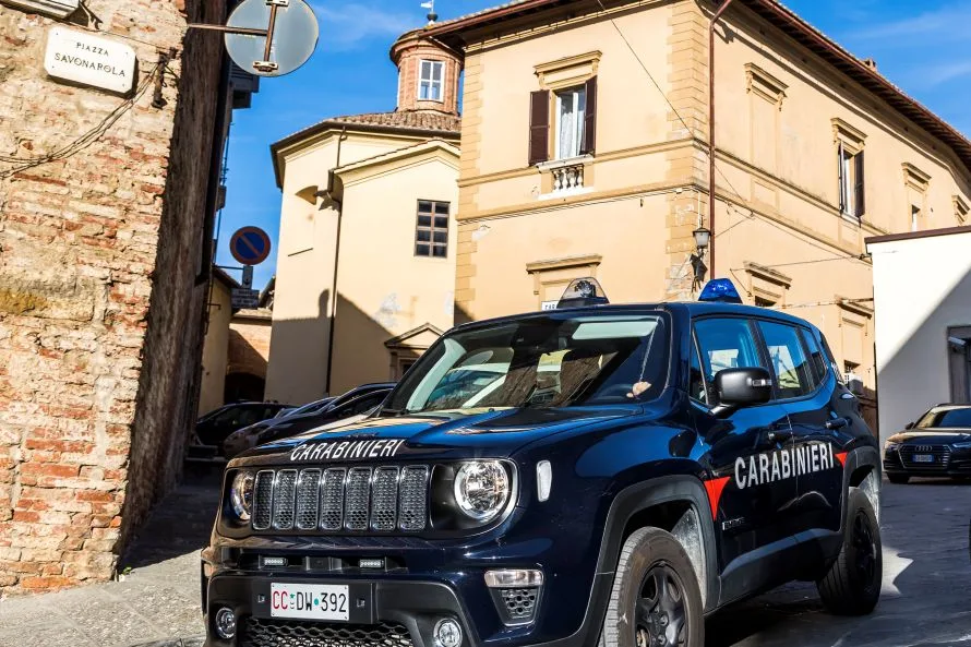 Torrita di Siena, non si ferma all’alt e fugge per 30 minuti: arrestato un 25enne