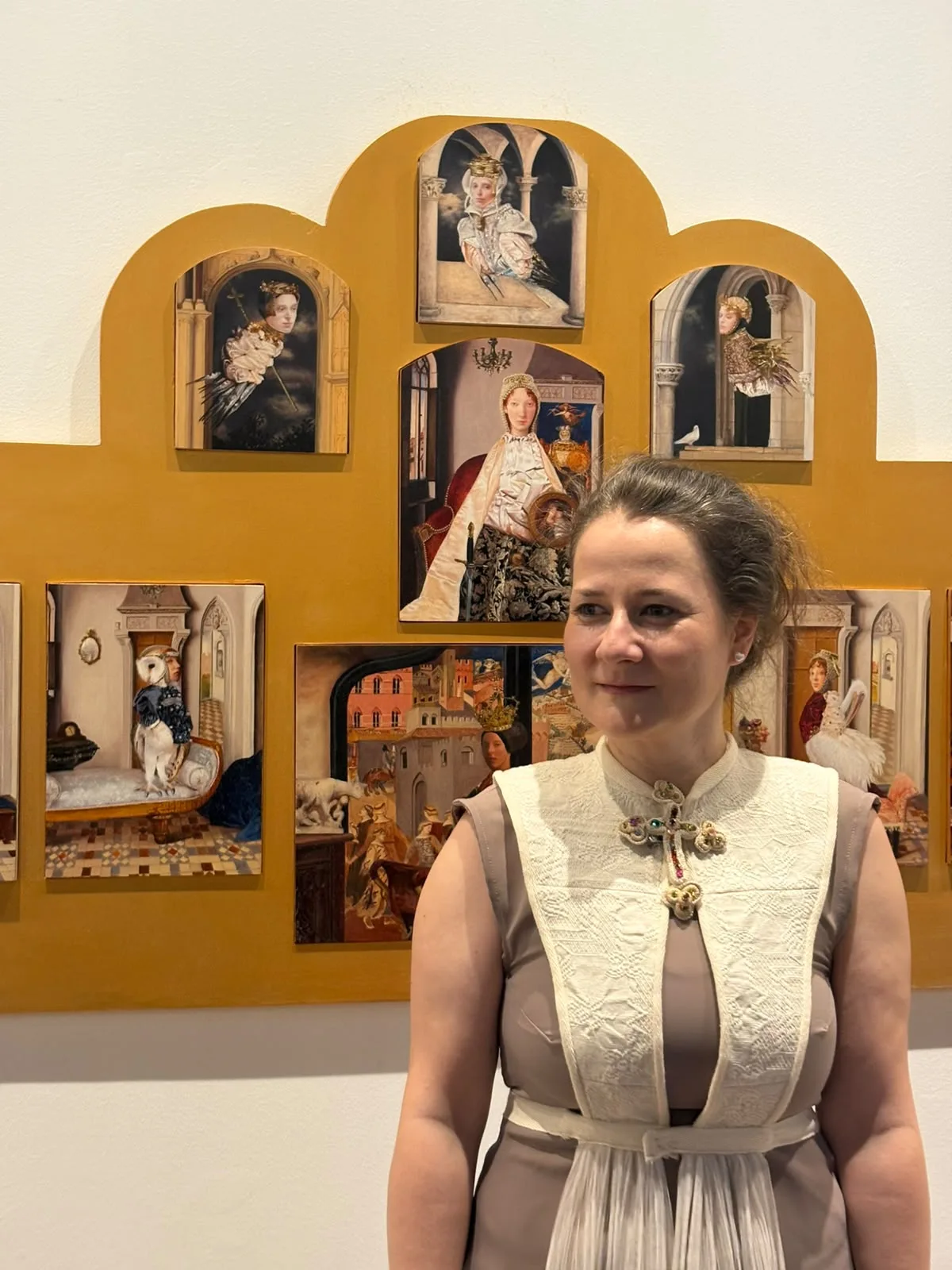 Siena, Teodora Axente omaggia Ambrogio Lorenzetti con la mostra “Allegoria” al Museo Civico