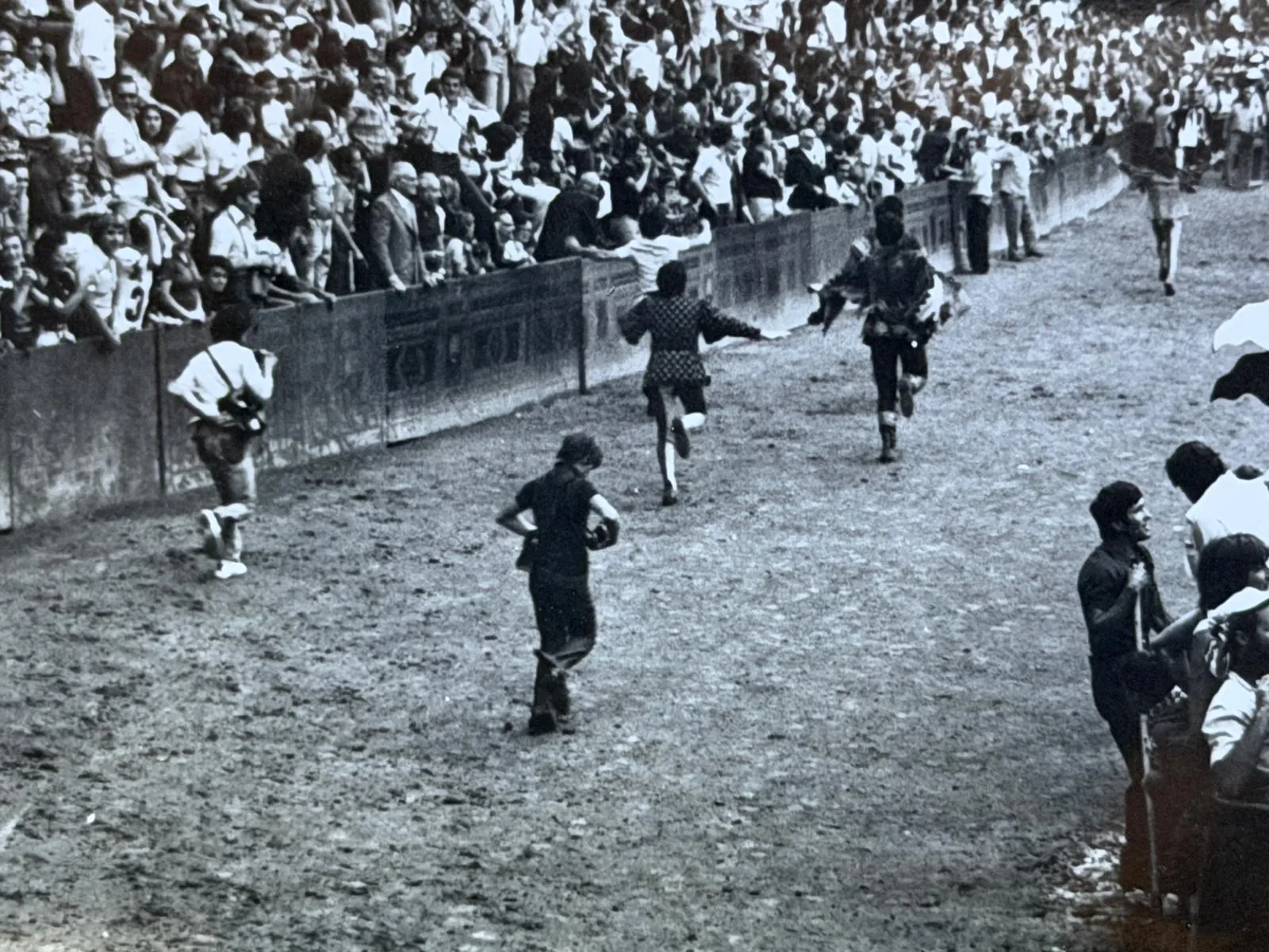 I 50 anni in Piazza del Campo di Luca Betti: “Il Palio è un attimo che dura secoli”