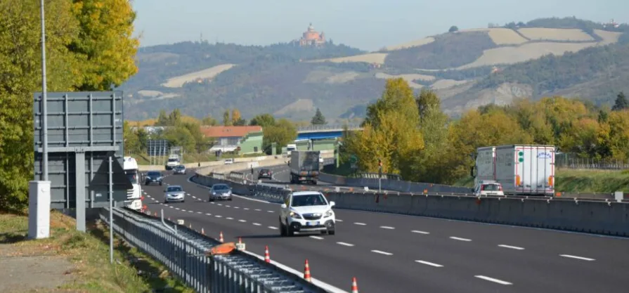 Sorpasso a destra in Autostrada, multe più eque, patente a 17 anni: cosa potrebbe esserci nel nuovo Codice della strada