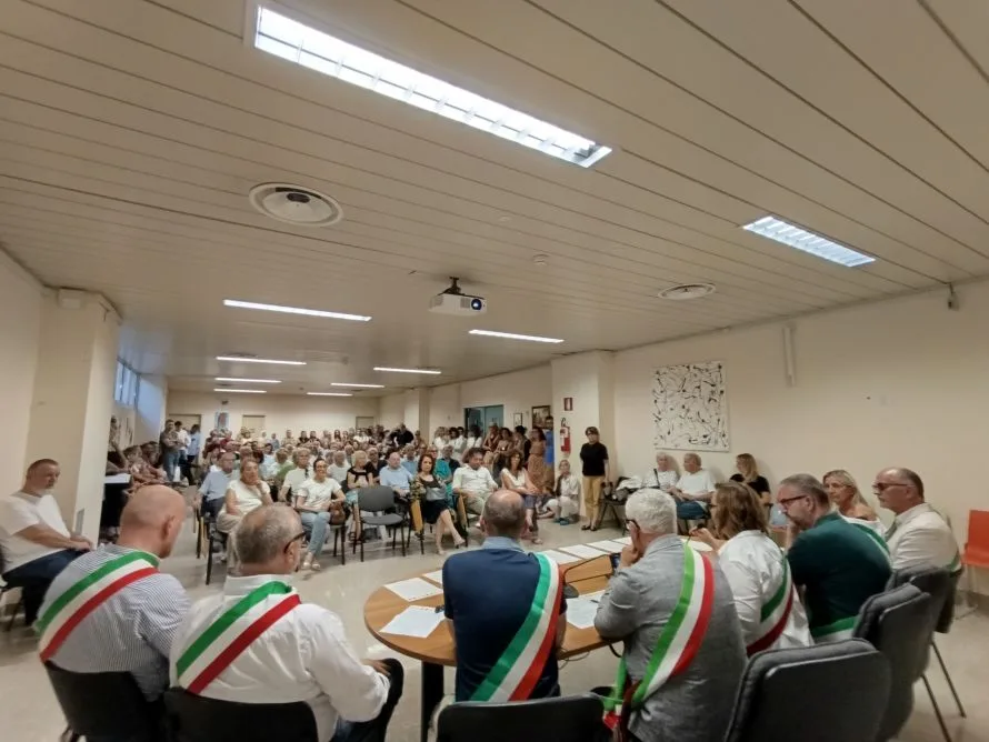 Punto nascita di Campostaggia, sindaci in piazza contro la chiusura: «Qui in Valdelsa si deve continuare a nascere»