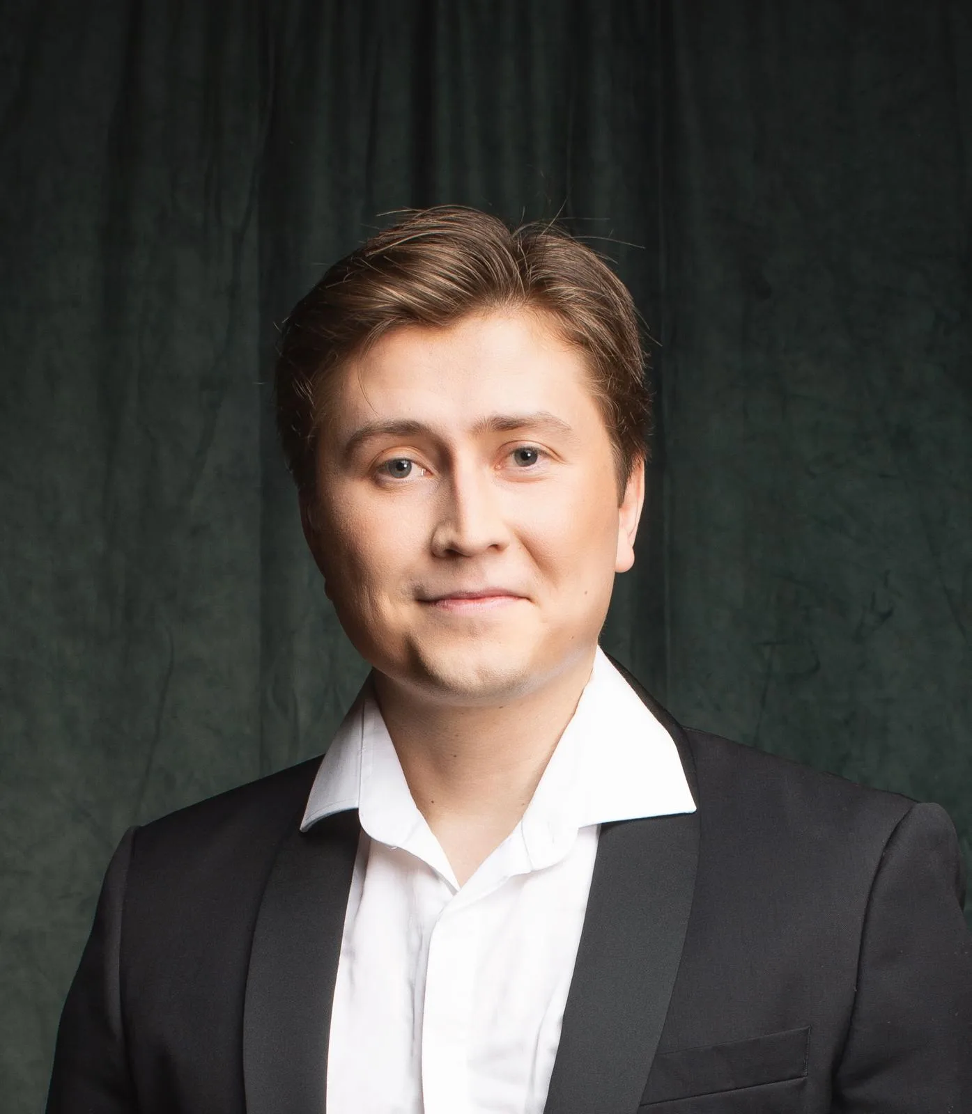 Greve in Chianti, la storia del baritono Dmytro Voronov: “Due anni di concerti per raccogliere fondi per l'Ucraina, ora mi fermo in Toscana per Figaro