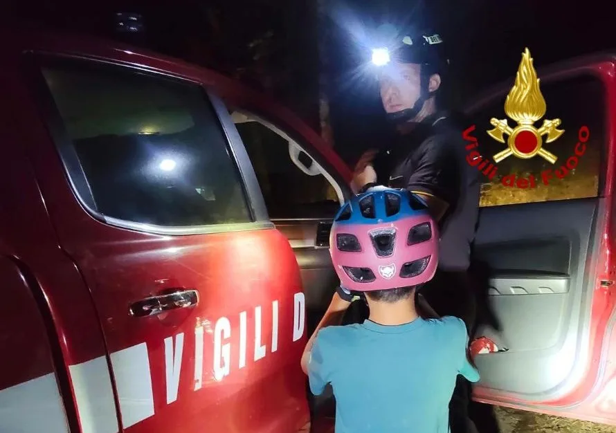 Massa Marittima, padre e figlio di 8 anni si perdono in bici: ore di ansia