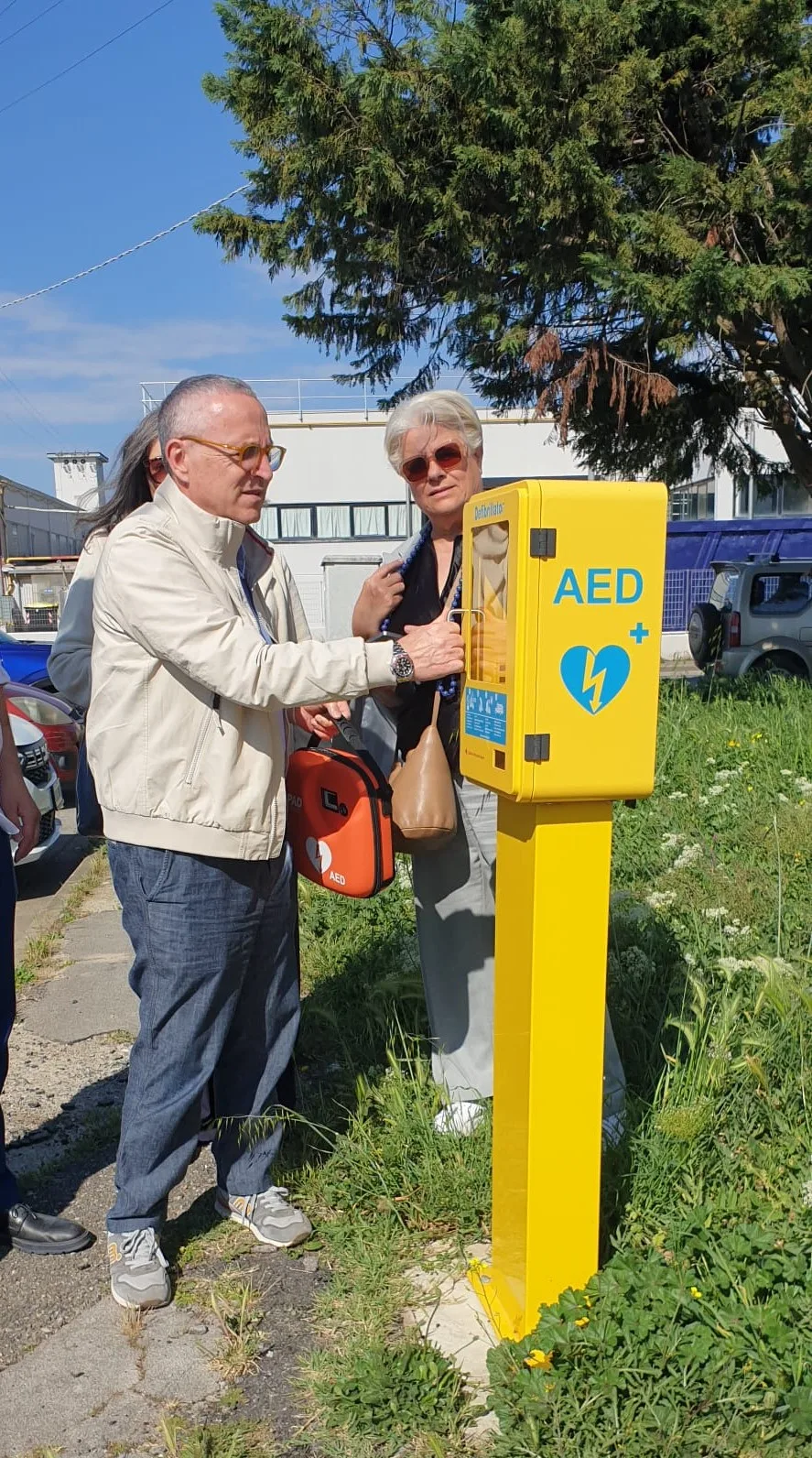 Installati 4 nuovi defibrillatori nel Comune di Capraia e Limite Cresce la rete di sicurezza sul territorio