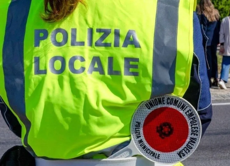 Cavalli senz'acqua sequestrati a Empoli, intervento congiunto di Carabinieri Forestale e Polizia Locale