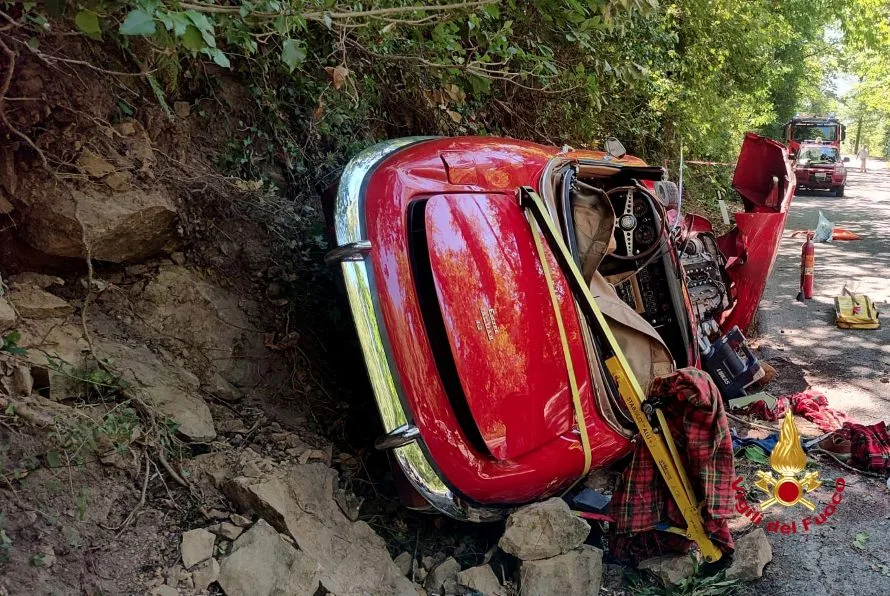 Tragedia a Gaiole in Chianti: si ribalta un'auto sulla sr429, un morto e un ferito grave