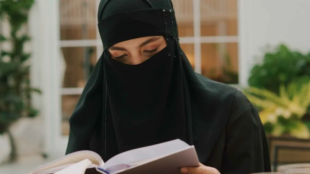 ‘Veli’ vietati a scuola, ma quali? Burqa, niqab, hijab e chador… non sono tutti uguali