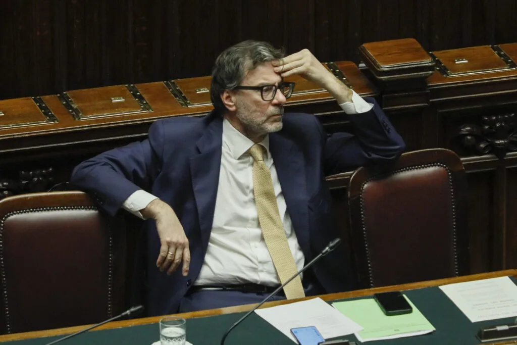 Istat, deficit al 3,1% e pressione fiscale al 42,9%: “L’Italia non uscirà dalla procedura di infrazione”