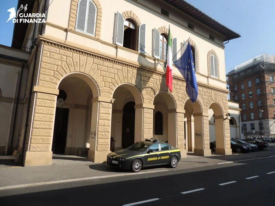 Truffa da 1,8 milioni di euro, sequestrato materiale informatico: indagine della GdF a Siena
