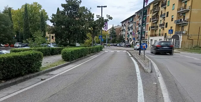 Paura a Poggibonsi: sassaiola in pieno giorno in Borgaccio