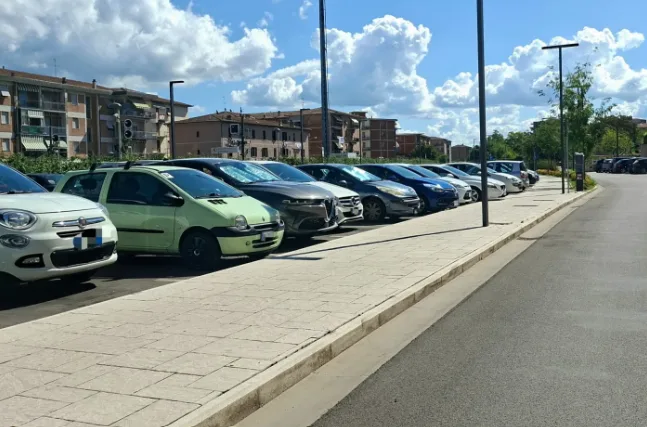 Strisce blu e tariffe della sosta in aumento a Poggibonsi, Vivi Poggibonsi attacca: 