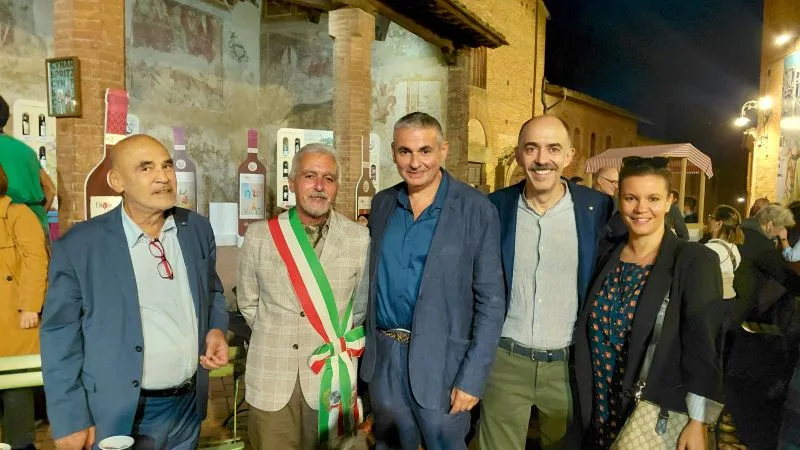 Certaldo, grande successo per Boccaccesca 2026: riscoperta delle radici e Premio a Giordano Bruno Guerri