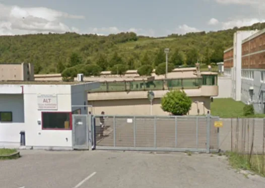 Tenta di far entrare 200 grammi di hashish e 3 cellulari nel carcere di San Gimignano: arrestato