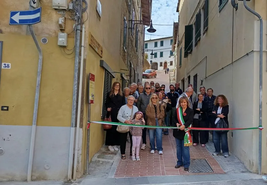 Poggibonsi, inaugurata la salita a mattoni di via San Lucchese: investimento da 350mila euro