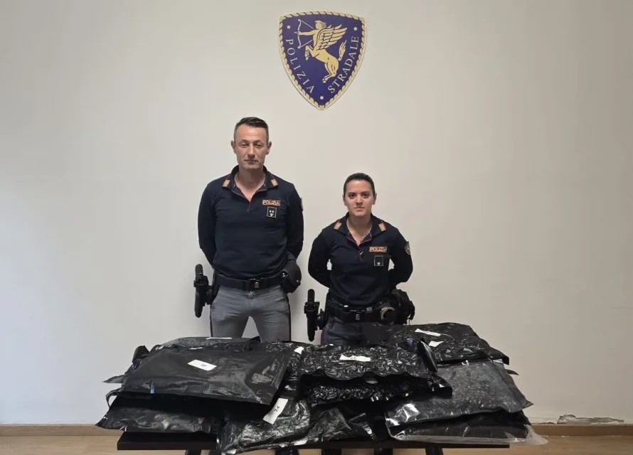 A1, fermato con oltre 13 chili di droga: arrestato un 36enne a Montepulciano
