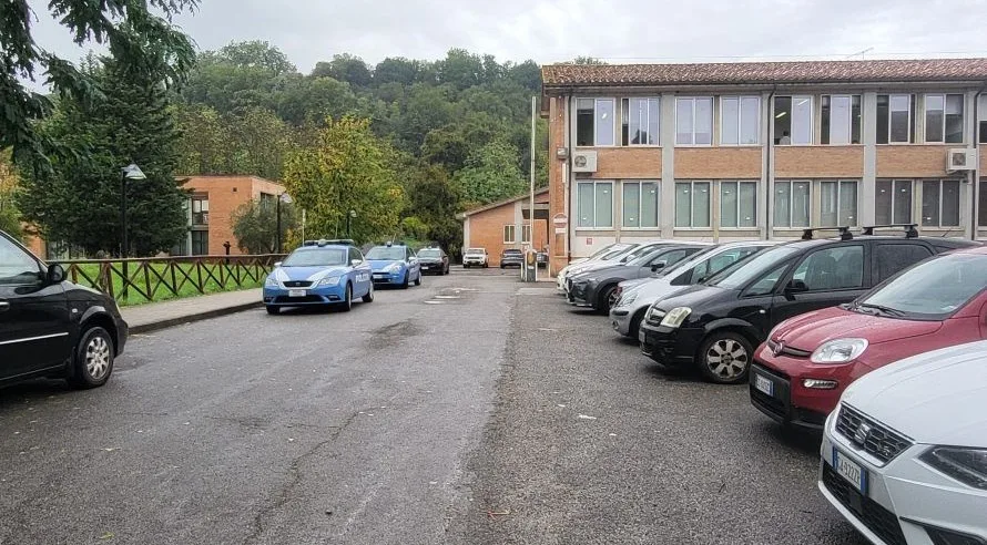 Roncalli di Poggibonsi, manifestazione spontanea degli studenti: la preside smentisce l’occupazione autorizzata