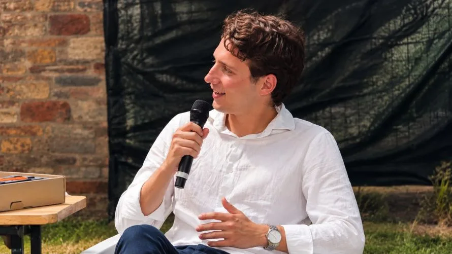 «Precari d’Italia, lavorare non basta più per costruirsi un futuro»: Mattia Ciappi racconta il disagio dei giovani