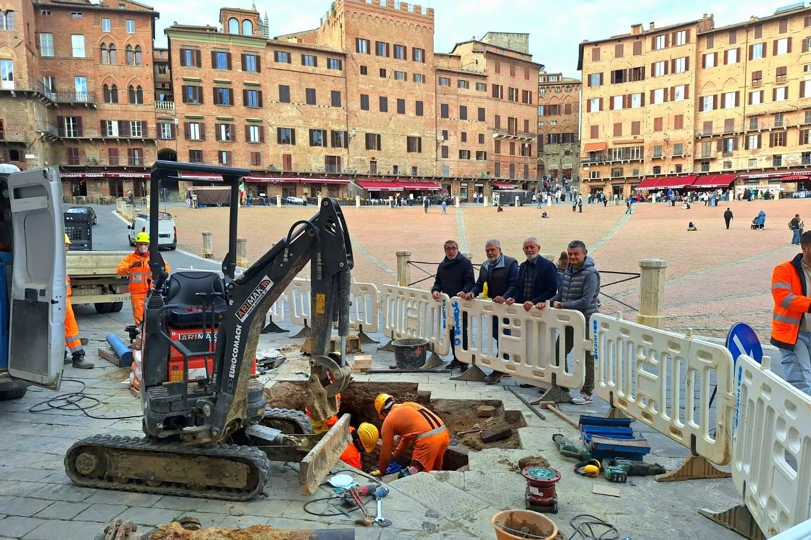 Siena, Acquedotto del Fiora prosegue il rinnovamento dell’anello di Piazza del Campo