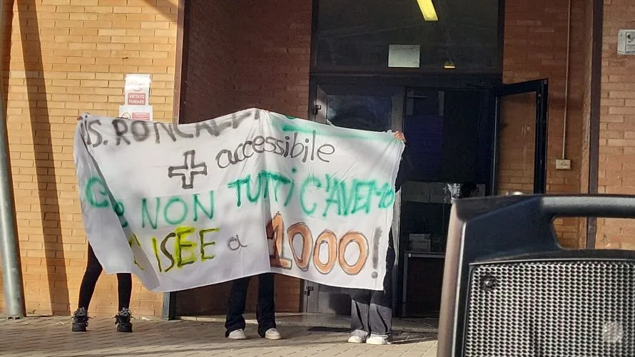 Studenti del Roncalli-Sarrocchi di Poggibonsi in cerca di dialogo tra proteste e proposte