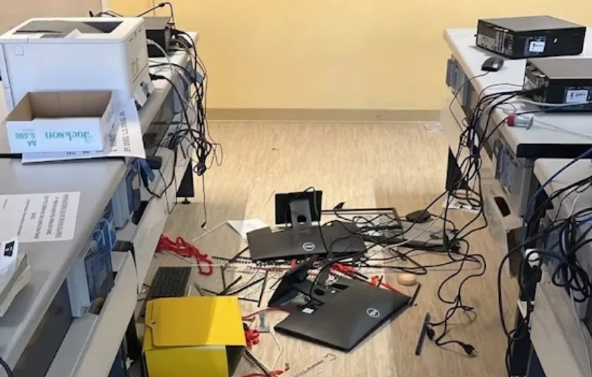 Empoli, occupazione finita in devastazione al Fermi: aule distrutte e lezioni a rischio
