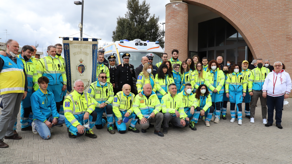 Nuova ambulanza per la Misericordia. Ma niente festa: i soldi vanno per l'Ucraina