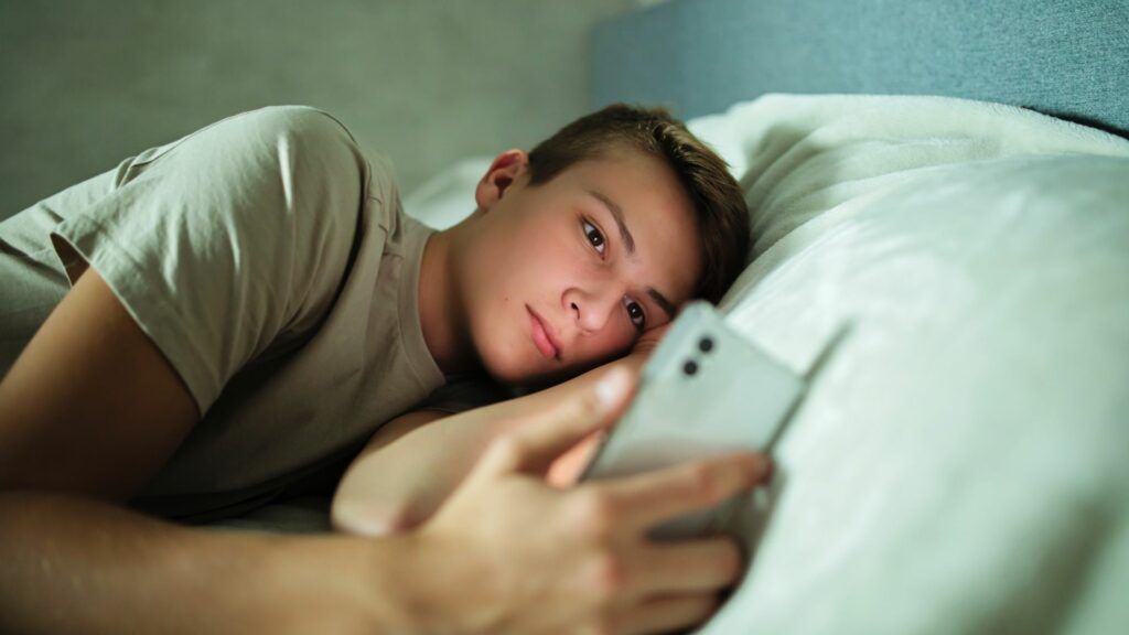 Pornografia, 4 giovani su 10 accedono regolarmente. Dal 12 novembre arriva la stretta