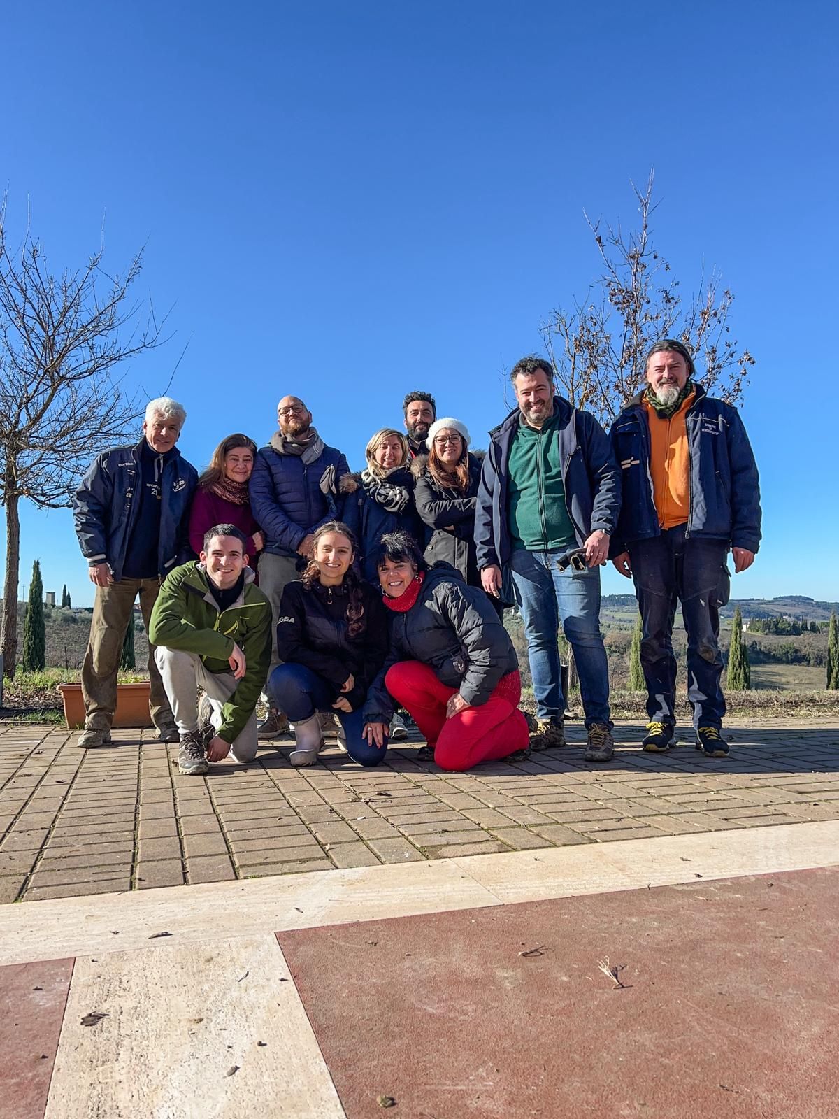 Montespertoli: Sindaco, Giunta e Consiglieri al lavoro per la sistemazione del giardino della scuola di Montagnana