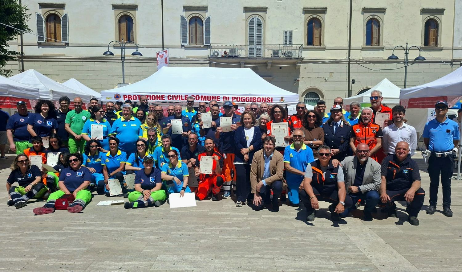 Poggibonsi ringrazia i volontari della Protezione Civile: consegnate 150 pergamene a "Comune in piazza"