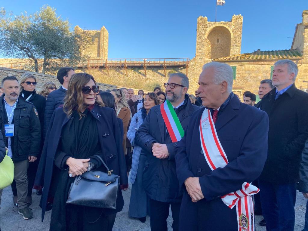 Santanchè e gli altri ministri del Turismo affascinati da Monteriggioni