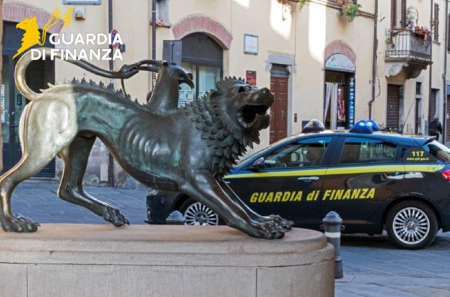 Lavoro nero e oro clandestino nel distretto orafo: maxi blitz della Gdf ad Arezzo, 11 aziende sospese