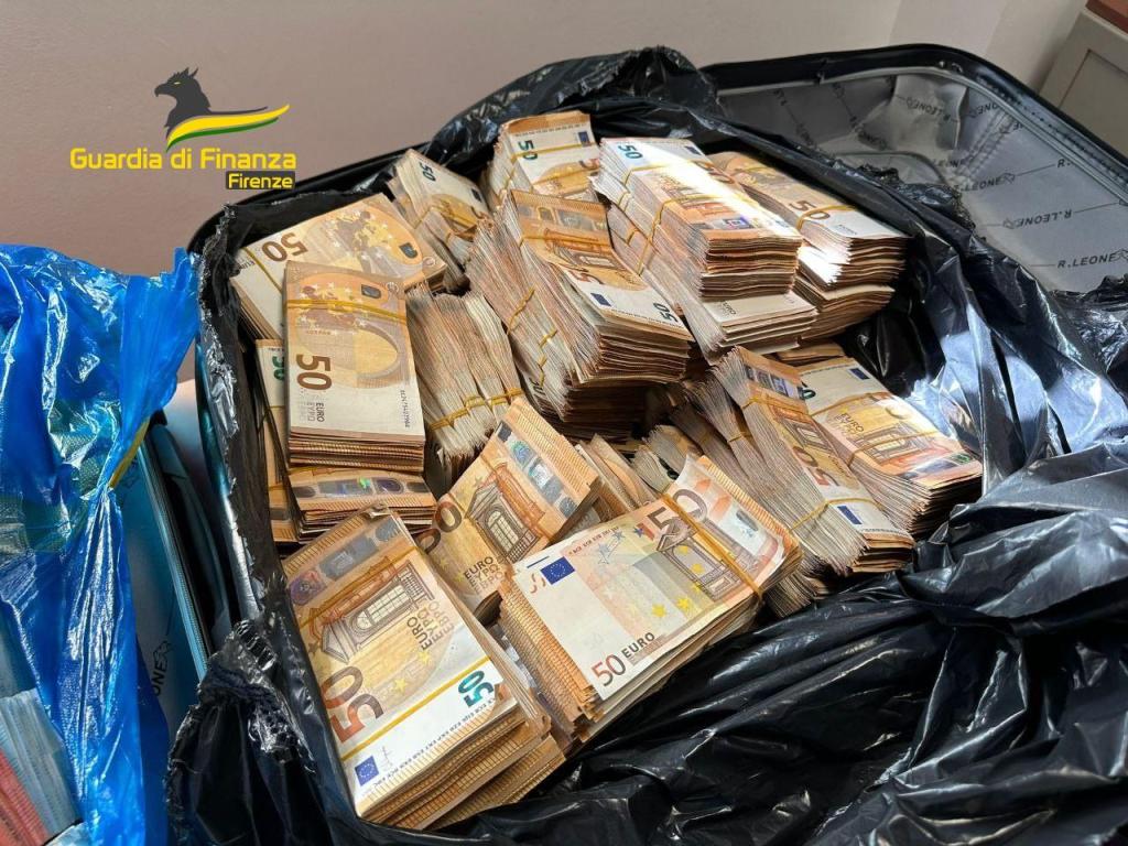 Con 1 milione di euro in valigia, denunciata cinese
