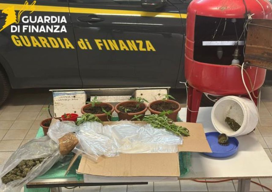 Valdarno, scacco al narcotraffico: la Gdf arresta un pusher e un latitante 