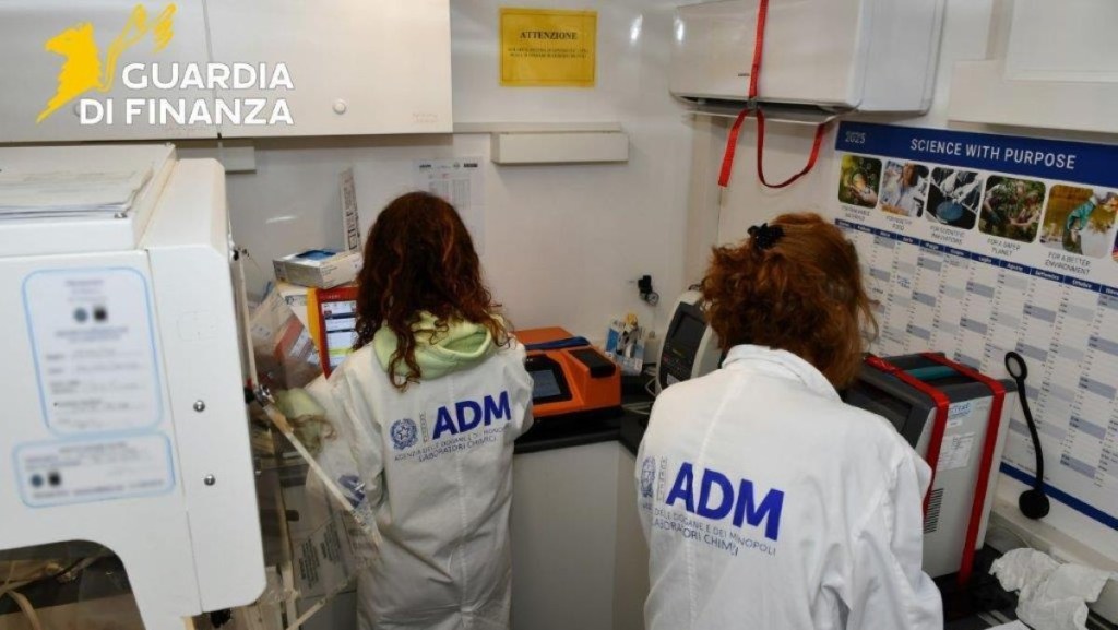 Irregolarità in due distributori: Gdf di Siena sequestra 70mila litri di gasolio