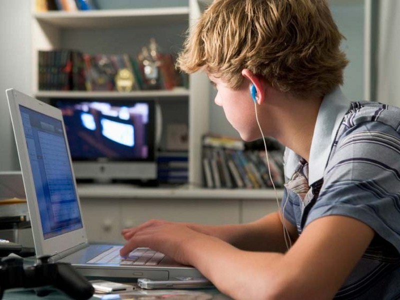 1 ragazzo su 2 ammette di aver offeso sul web